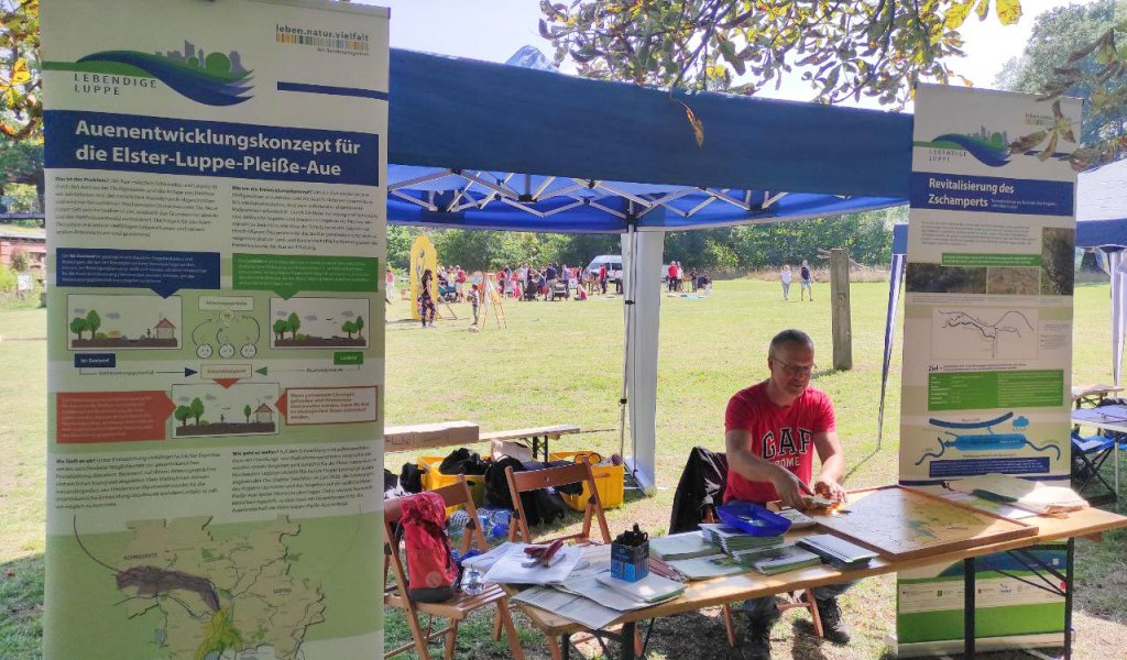 Infostand des Projektes Lebendige Luppe auf dem Schlossparkfest Lützschena-Stahmeln | Foto: Karolin Tischer